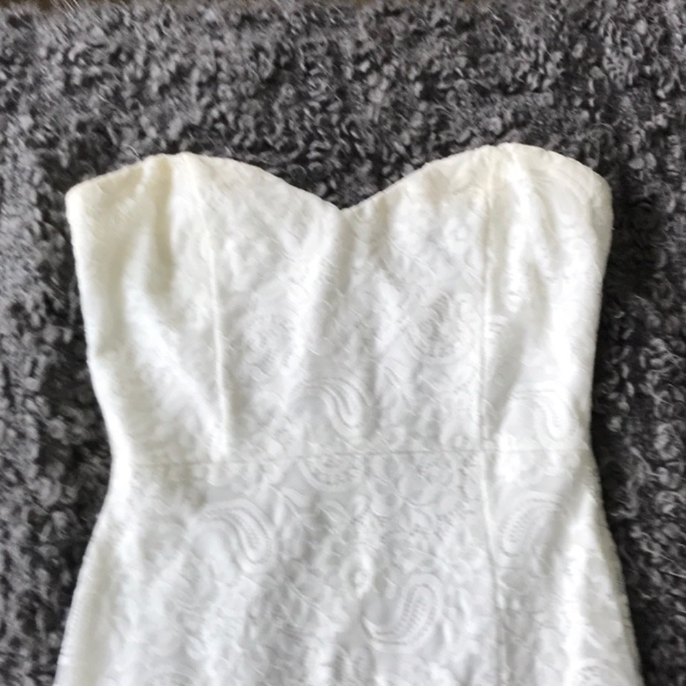 White lace bodycon Windsor dress